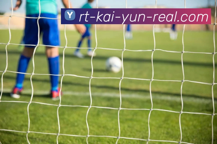 西汉姆联与富勒姆激战正酣谁能在英超赛场上笑到最后